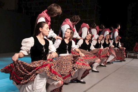 Il balet argjentin "Danzas Italianas Alegrîe" di Colonia Caroya